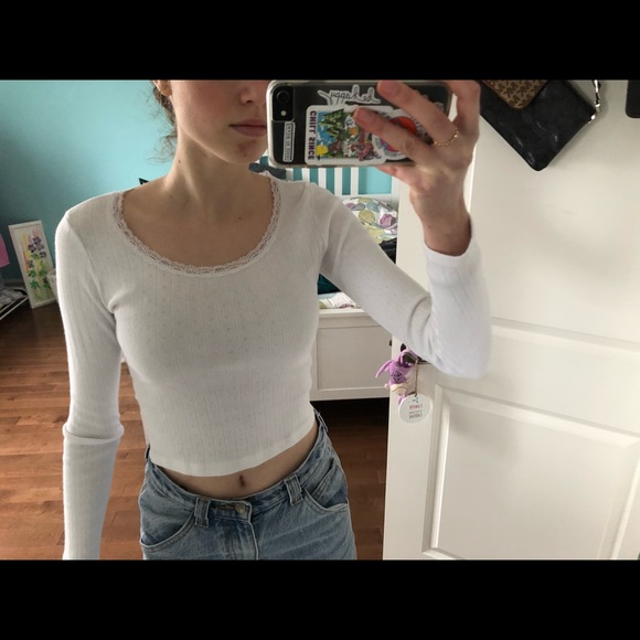 Brandy Melville top!!!🤍🤍🤍 - Picture 2 of 4